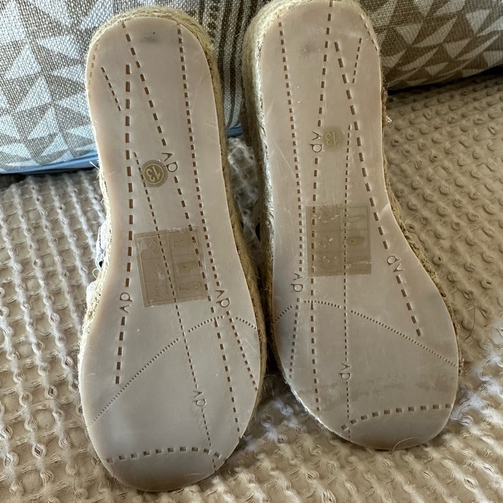 Girls NWTs DV by Dolce Vita Espadrille Shoes - Picture 3 of 3